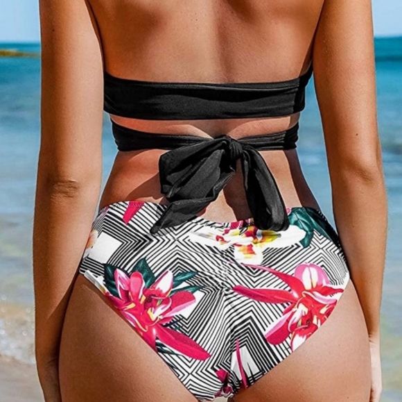 Swim suit - Picture 2 of 3